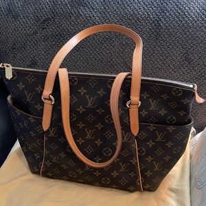 Authentic Louis Vuitton Monogram Totally MM